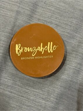 Elle Bronzabelle Bronzer Highlighter - Brown with Gold Lettering